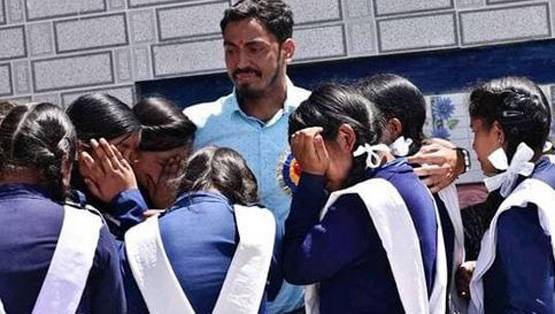 Teacher's Day: वो 6 टीचर जो सोशल मीडिया पर हो गए वायरल