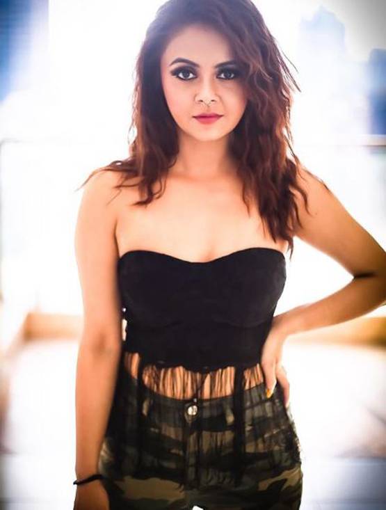 ट्रेन डांसर-सिंगर हैं 'संस्कारी बहू' देवोलीना, बिग बॉस में करेंगी एंटरटेन