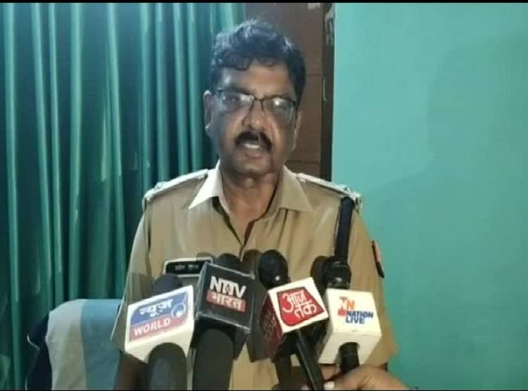 दरिंदों ने बनाया गैंगरेप का वीडियो, पिता पहुंचे थाने तो पुलिस ने पीटा
