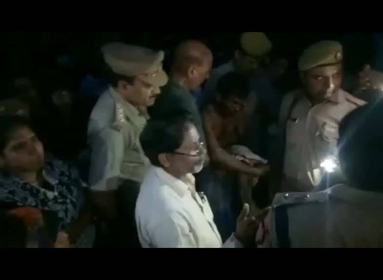 दरिंदों ने बनाया गैंगरेप का वीडियो, पिता पहुंचे थाने तो पुलिस ने पीटा