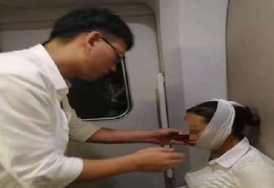 बहुत जोर से हंसी महिला तो उखड़ गया जबड़ा, खुला रह गया मुंह