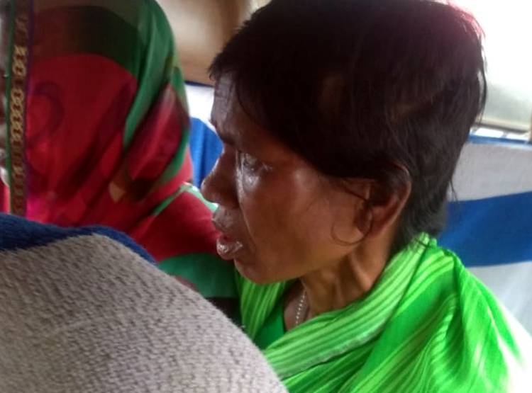 सब्जी चुराने के आरोप में सगी बहनों की प‍िटाई, कैंची से काटे बाल