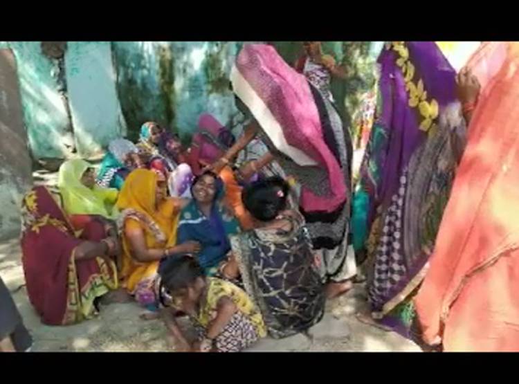 बेटे ने लगाई फांसी तो गम में डूबा बाप, ट्रेन से कटकर दी जान