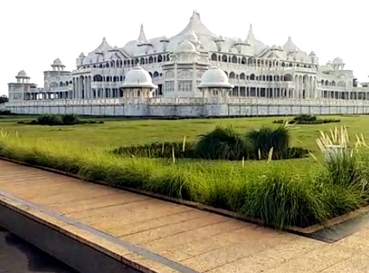 'कल्क‍ि भगवान' के यहां IT रेड,  25 हजार में देते थे विशेष दर्शन