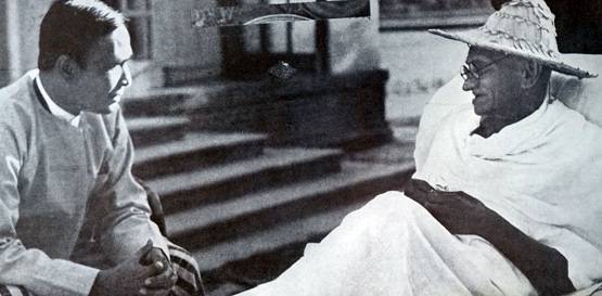 आइंस्टीन से चार्ली चैपलिन तक, गांधी के साथ वर्ल्ड लीडर्स की Photos