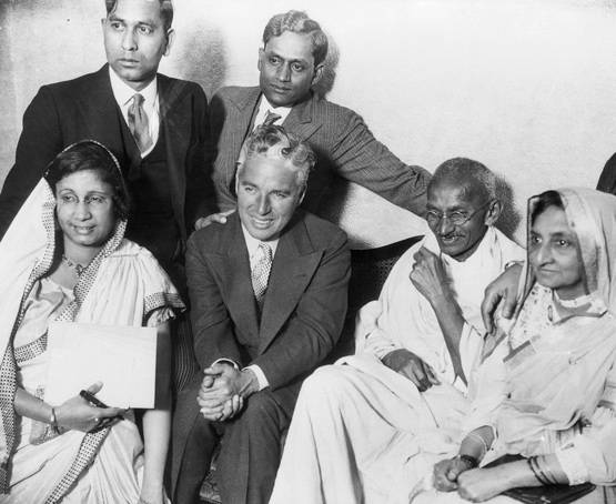 आइंस्टीन से चार्ली चैपलिन तक, गांधी के साथ वर्ल्ड लीडर्स की Photos