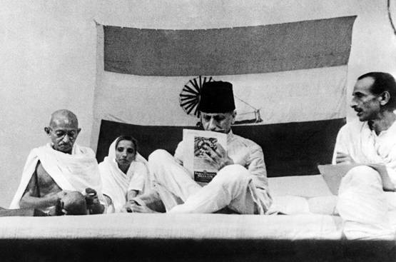 आइंस्टीन से चार्ली चैपलिन तक, गांधी के साथ वर्ल्ड लीडर्स की Photos