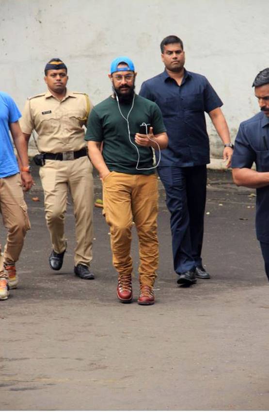 माधुरी-दीया-प्रीति जिंटा-सोहा, सितारों में दिखा वोटिंग का जोश