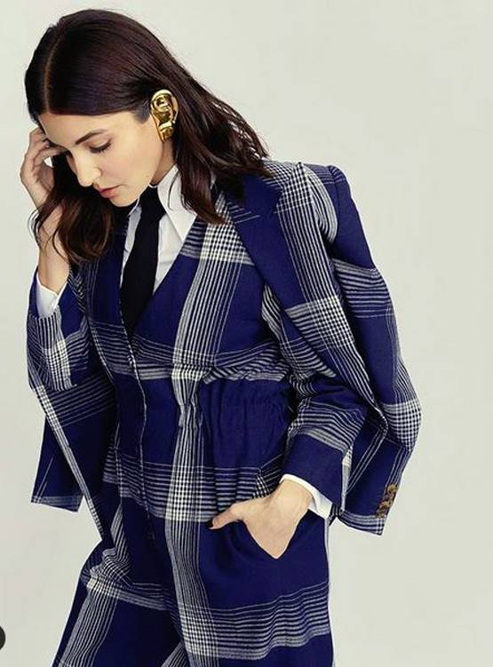 अनुष्का ने पहना सेरेना जैसा गोल्ड ईयरकफ, इतनी है कीमत