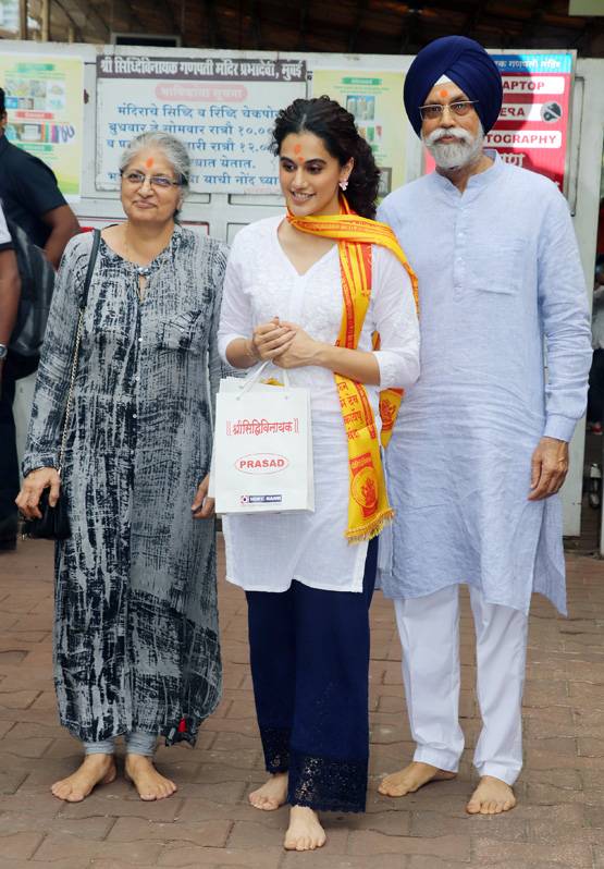 तापसी की फिल्म हुई रिलीज, एक्ट्रेस ने किए सिद्धिविनायक मंदिर के दर्शन