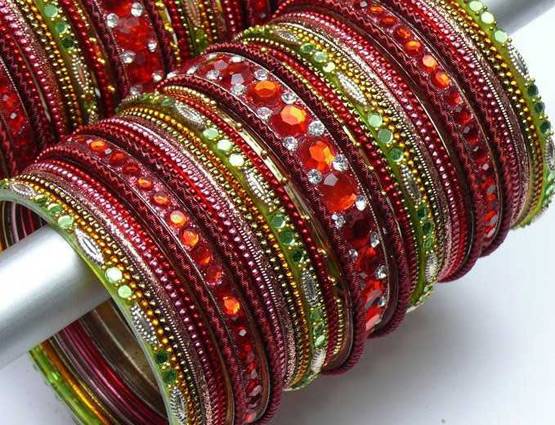 इस करवा चौथ का क्या है फैशन ट्रेंड, कैसा हो मेकअप...