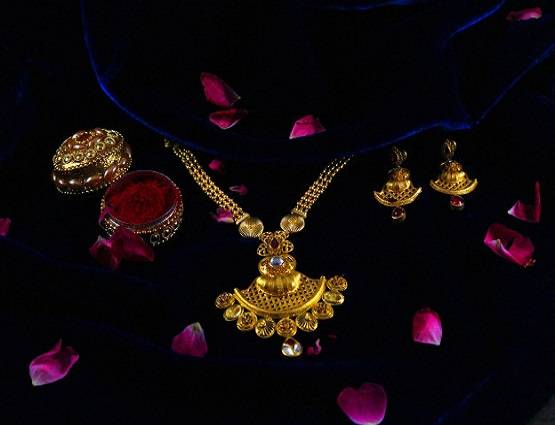 धनतेरस पर खरीदें इनमें से एक चीज, लक्ष्मी-कुबेर की बरसेगी कृपा