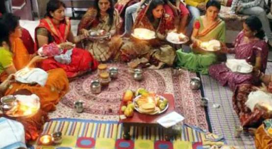 क्या बिना शादी के लड़कियों को रखना चाहिए करवाचौथ का व्रत?