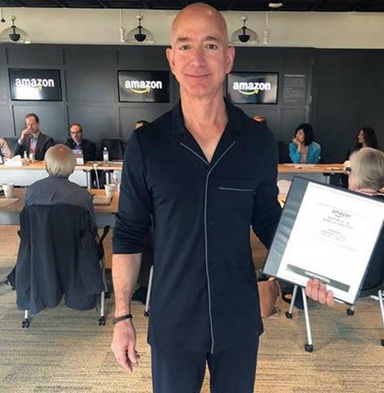 बिल गेट्स Vs बेजोस, ऐसे की थी कंपनी की शुरुआत, जानें संपत्ति