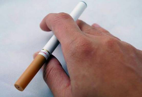 IAS इंटरव्यू में पूछा- पहली सिगरेट कब पी? टॉपर ने दिया ये जवाब