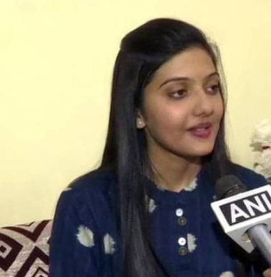 UPSC के लिए कौन सी मैगजीन और कौन सा चैनल बेस्ट, टॉपर सृष्टि ने बताया