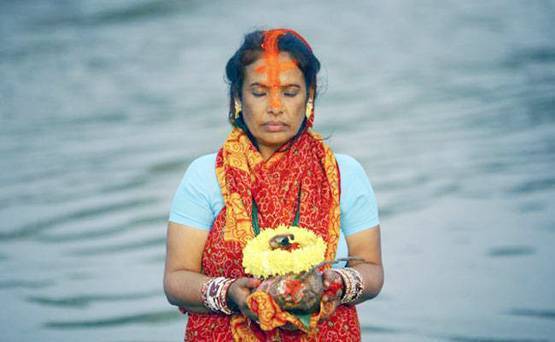 जानिए, छठ पर महिलाएं नाक से मांग तक क्यों लगाती हैं सिंदूर?