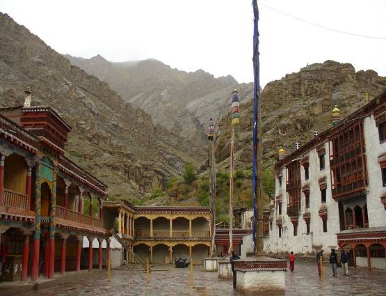 अनगिनत मठों के लिए मशहूर है लद्दाख की धरती, ये 5 हैं सबसे खास