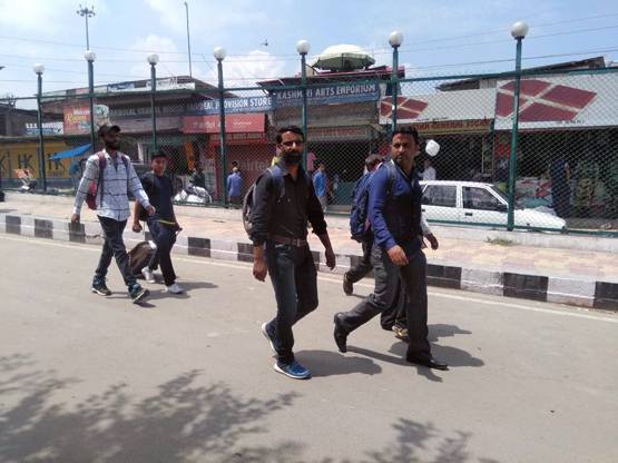 कौन हैं वे 5300 कश्मीरी परिवार जिन्हें मोदी सरकार देगी 5.5 लाख रुपए