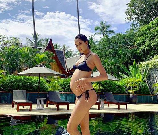 लीजा हेडन के बेटे ने किया मां के बेबी बंप को Kiss, वायरल हुई फोटो