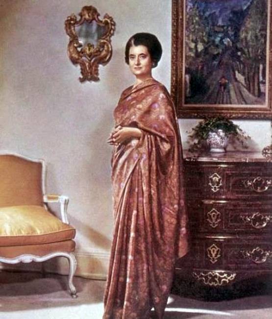 इंदिरा गांधी की पहचान थी ये खास साड़ी, ननिहाल से आते थे कपड़े
