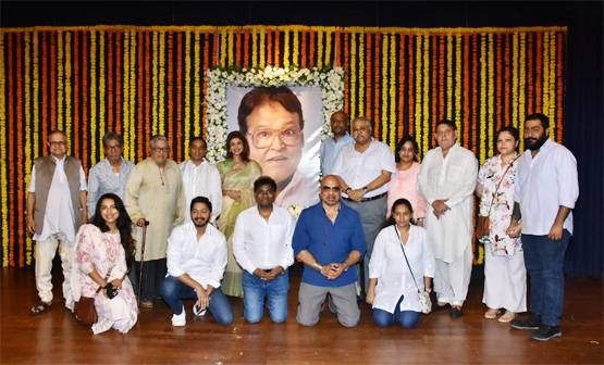 विजू खोटे की प्रार्थना सभा में पहुंचे स्टार्स, दी श्रद्धांजलि, Photos