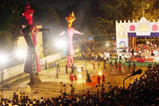 फैमिली संग मेला घूमने का है प्लान? दिल्ली में यहां लगेगा सबड़े बड़ा रावण