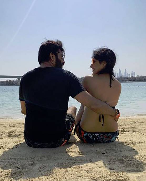 40 साल की काम्या पंजाबी का बोल्ड अंदाज, मोनोकनी में लग रहीं ग्लैमरस