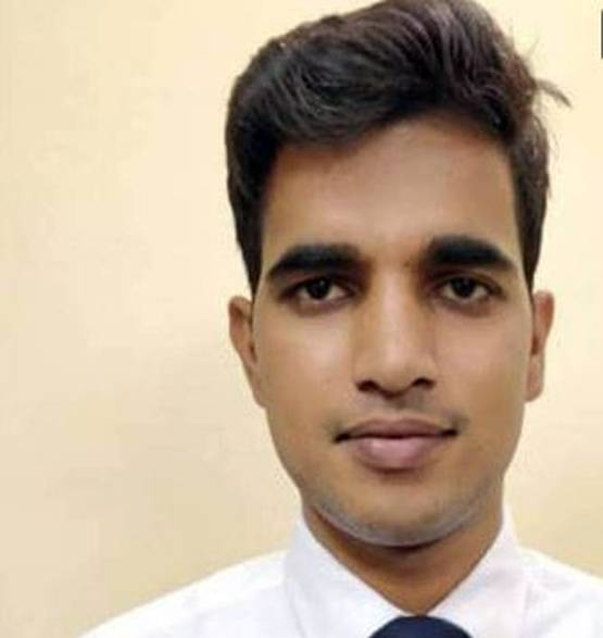 IAS इंटरव्यू में पूछा- पहली सिगरेट कब पी? टॉपर ने दिया ये जवाब