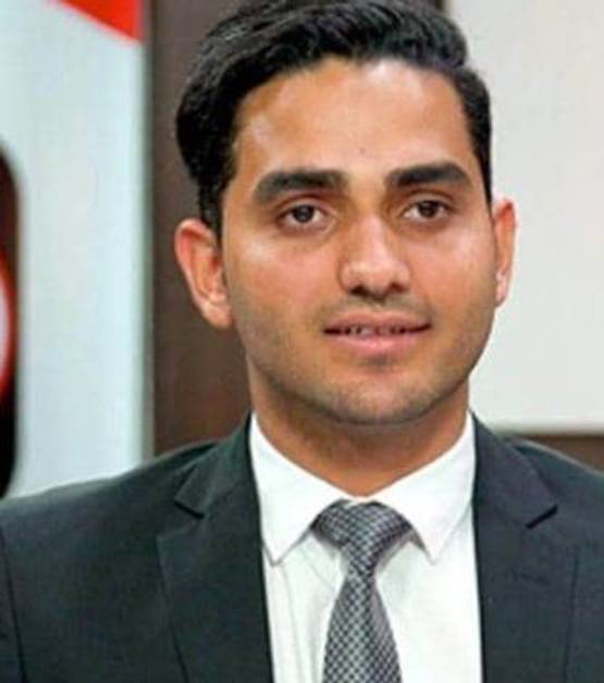 UPSC: सवाल पूछने से पहले उम्मीदवार से कहा- बाल कटवा लो, ये थी वजह