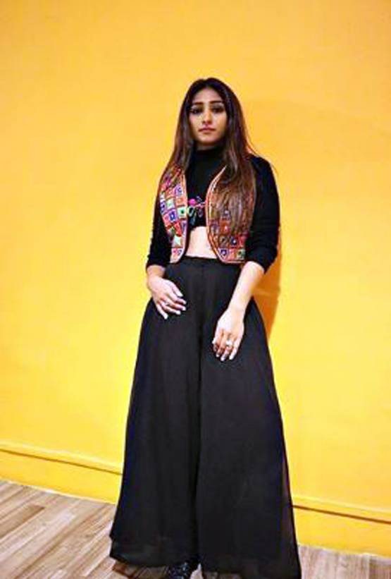 लाल जोड़ा, राजपूताना अंदाज, मोहिना ने शेयर की शादी की तस्वीरें