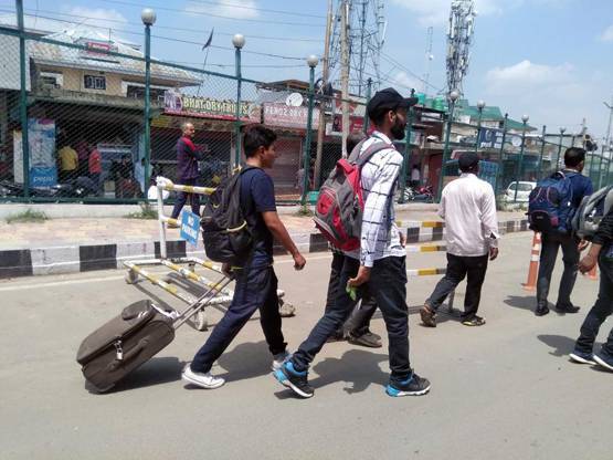 कौन हैं वे 5300 कश्मीरी परिवार जिन्हें मोदी सरकार देगी 5.5 लाख रुपए