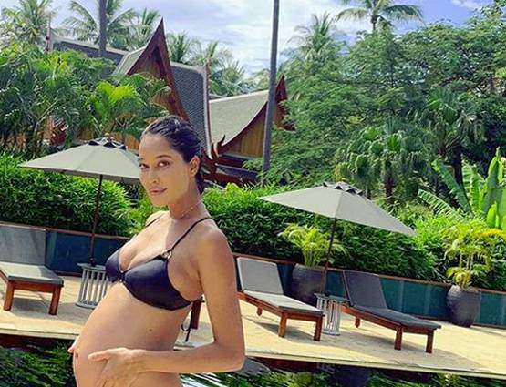 लीजा हेडन के बेटे ने किया मां के बेबी बंप को Kiss, वायरल हुई फोटो