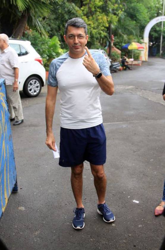 माधुरी-दीया-प्रीति जिंटा-सोहा, सितारों में दिखा वोटिंग का जोश