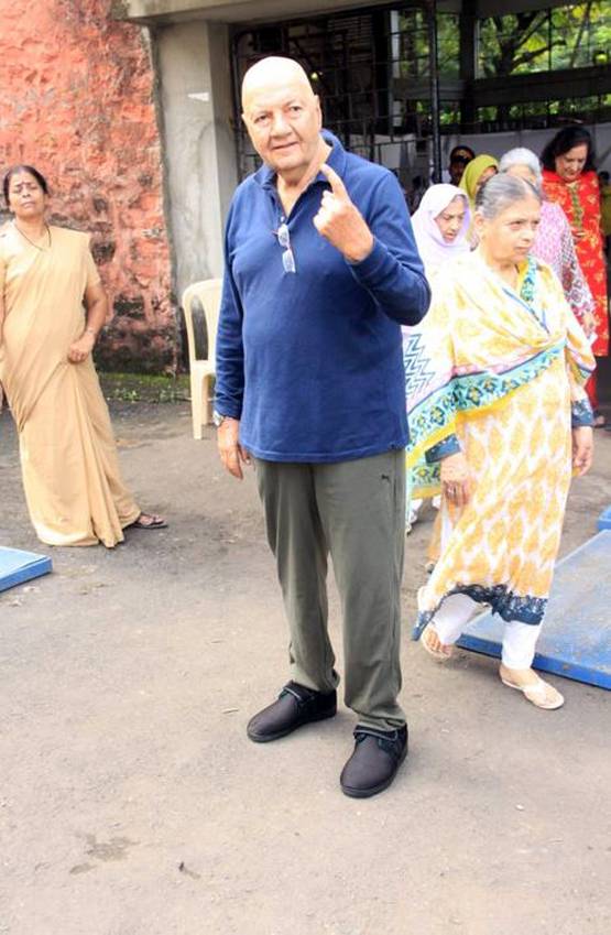 माधुरी-दीया-प्रीति जिंटा-सोहा, सितारों में दिखा वोटिंग का जोश