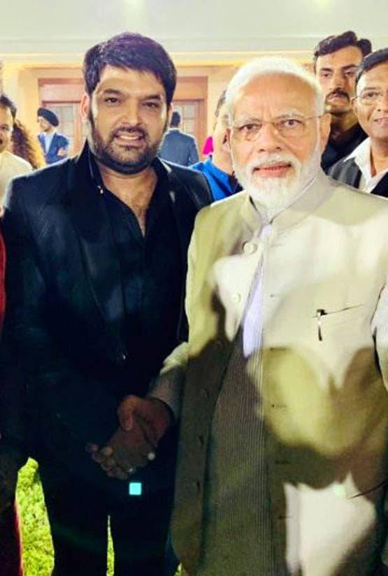 जैकलीन से रकुल प्रीत तक, मोदी संग सेल्फी के लिए क्रेजी दिखे सितारे