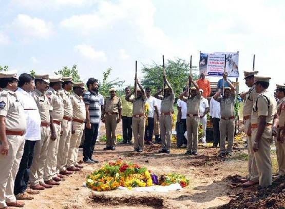 आंध्र प्रदेश: युवा पुलिस डॉग को अंतिम विदाई, ऐसे सुलझाता था बड़े केस