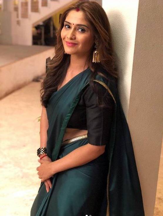 BB 13: जन्म देते ही गुजर गई मां, पिता से दूर ऐसे गुजरा आरती सिंह का बचपन