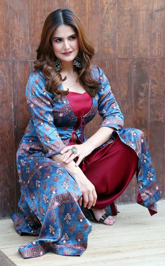 फिल्म के प्रमोशन के दौरान दिखा जरीन खान का ग्लैमरस लुक, Photos