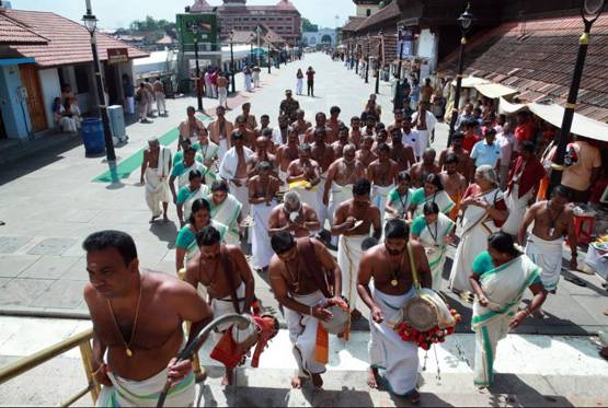 ये है देश का सबसे अमीर मंदिर, दान पेटी में हर साल आते हैं 97,500 करोड़