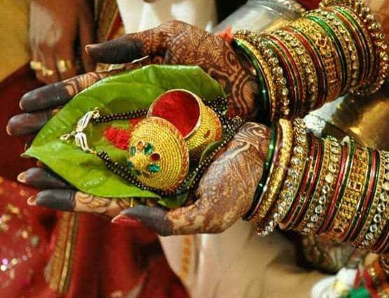 धनतेरस पर खरीदें इनमें से एक चीज, लक्ष्मी-कुबेर की बरसेगी कृपा