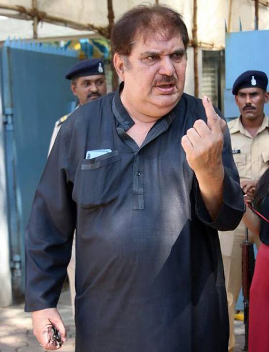 मुंबई में सितारों ने किया मतदान, दीपिका पादुकोण-ऋतिक रोशन ने डाला वोट