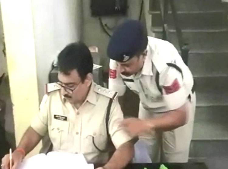 दो बहनों को ले गए लड़के, रात में रेप, द‍िन में कराते थे बंधुआ मजदूरी