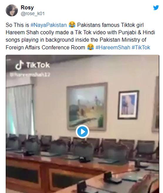 इमरान की कुर्सी इस लड़की ने 'संभाली', PAK में मच गया बवाल