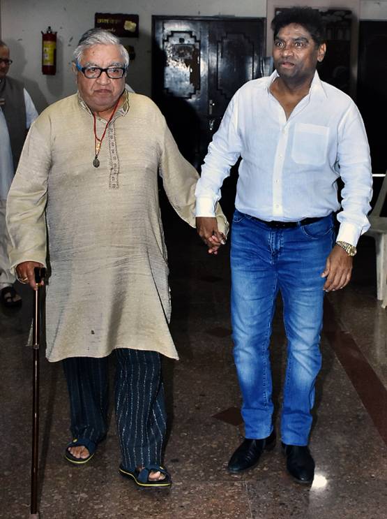 विजू खोटे की प्रार्थना सभा में पहुंचे स्टार्स, दी श्रद्धांजलि, Photos