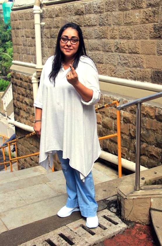 माधुरी-दीया-प्रीति जिंटा-सोहा, सितारों में दिखा वोटिंग का जोश