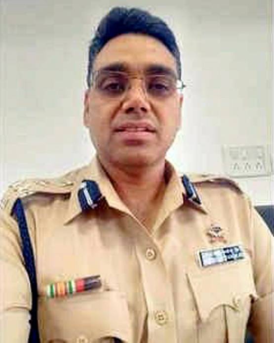 गर्लफ्रेंड से कहा- हां कर दो, दुनिया पलट दूंगा...ये शख्स बन गया IPS