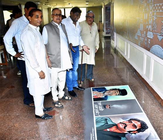 विजू खोटे की प्रार्थना सभा में पहुंचे स्टार्स, दी श्रद्धांजलि, Photos