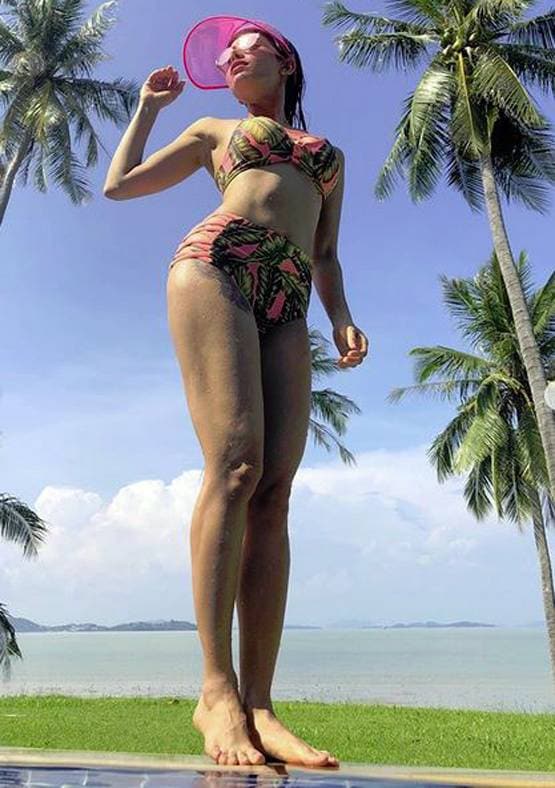 चर्चा में नुसरत का बोल्ड अंदाज, पूल किनारे बिकिनी में तस्वीरें VIRAL