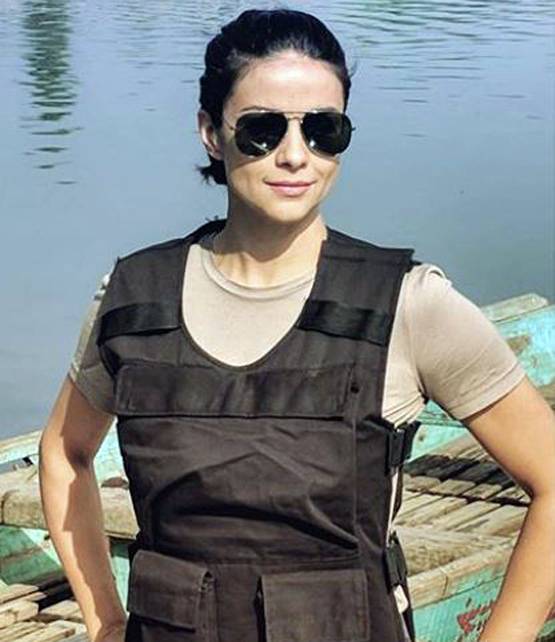 20 साल बाद भी उतनी ही फिट-बोल्ड नजर आईं गुल पनाग, देखें तस्वीरें